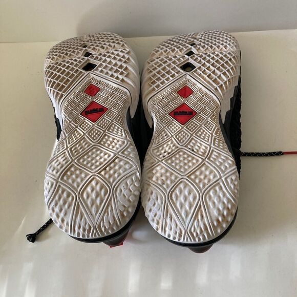 Nike Lebron XVIII (GS) CW2760-001 Basketball Shoes Black White Red Youth Sz 5.5Y - Picture 9 of 9